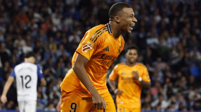 中场球员在 中场球员在